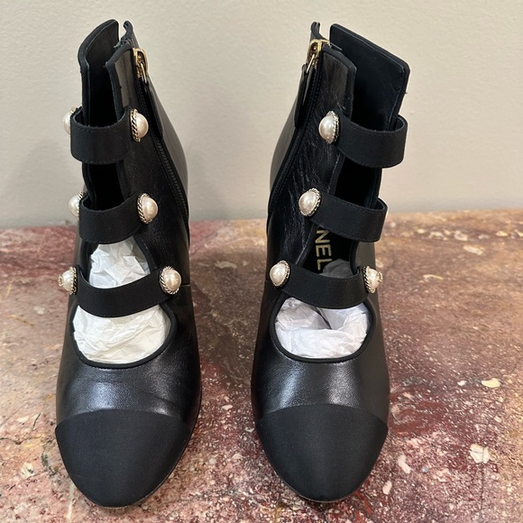 Chanel Leather Ankle Boots Cap Toe - Picture 14 of 14